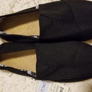 Toms size 12 BNWT